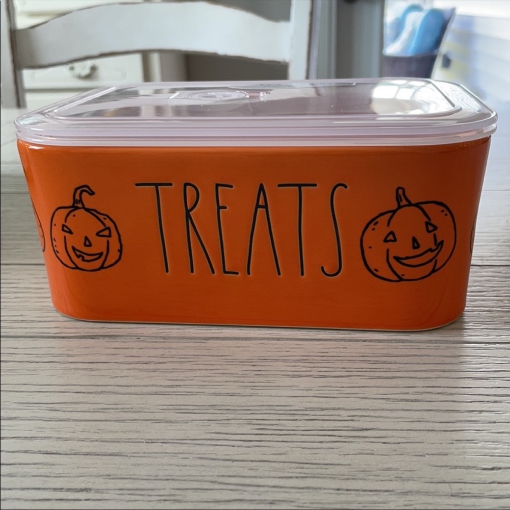 Rae Dunn “TREATS” ceramic bowl with lid